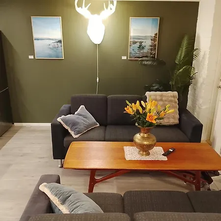 Just Steps Behind The Royal Palace * 오슬로