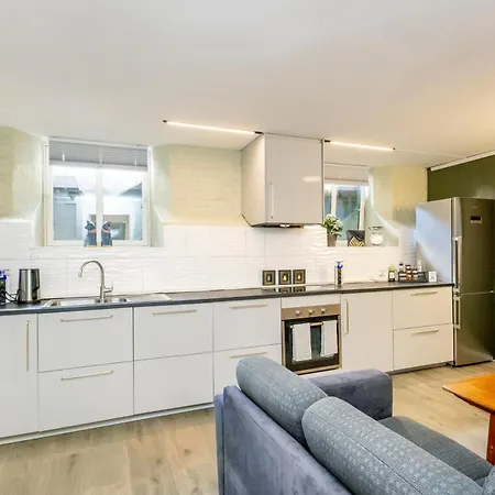 Just Steps Behind The Royal Palace * Oslo