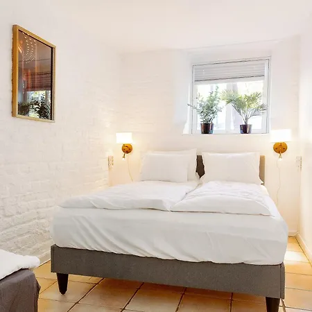 Just Steps Behind The Royal Palace * 오슬로