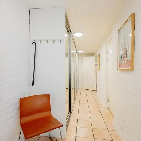 Just Steps Behind The Royal Palace アパート オスロ