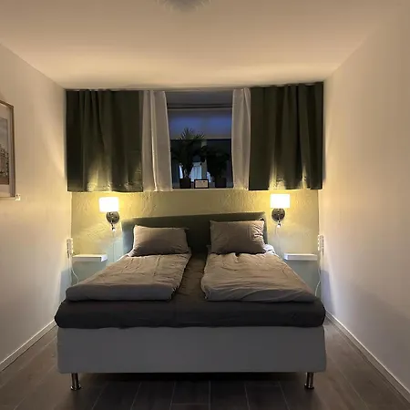 Apartment Just Steps Behind The Royal Palace *